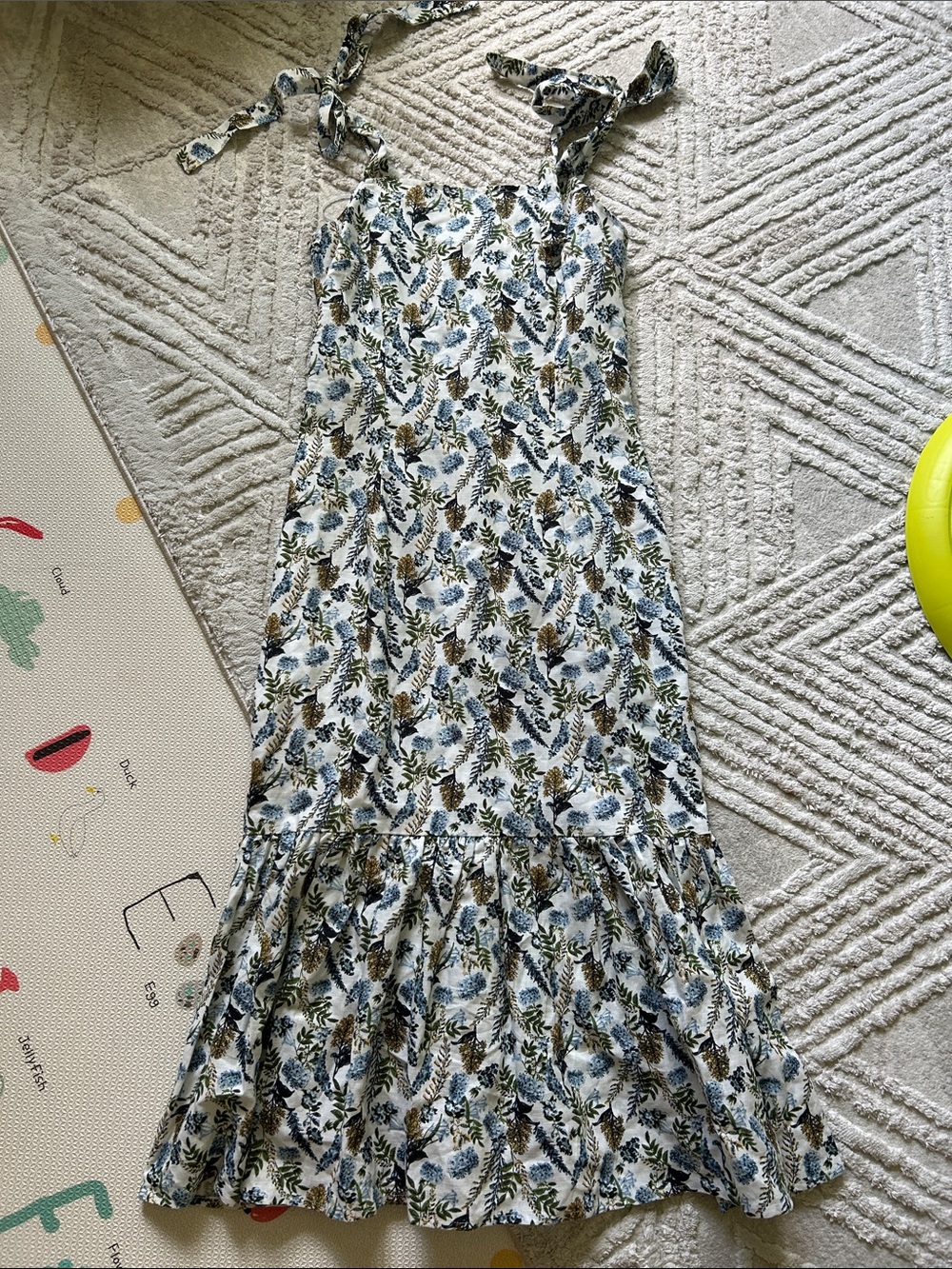 Hyacinth house Floral Tie-Shoulder Midi Dress in White and Blue
